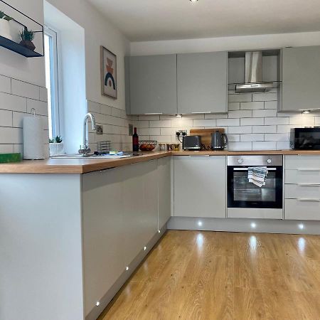 Modern 2 Bed Apartment/Free Parking/Near City/Self-Check In Handsworth المظهر الخارجي الصورة